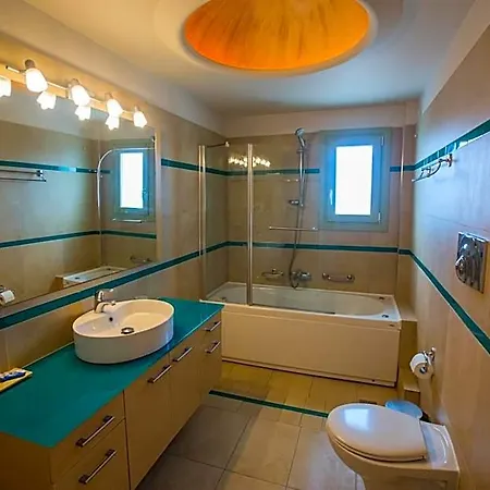 Anassa Deluxe Kamari (Santorini)
